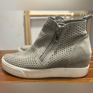 Steve Madden Women’s Wedgie Sneaker mesh gray, size 6.5